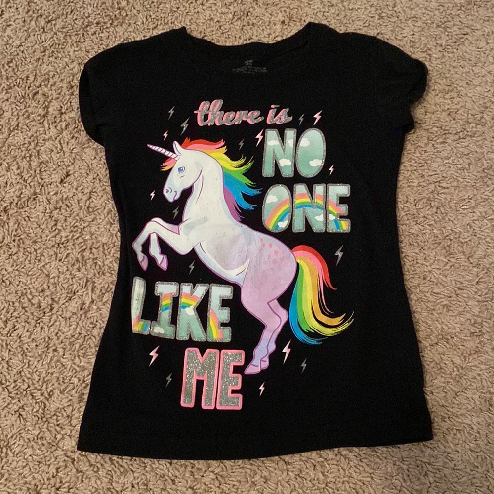Black 4 / 5 XS unicorn there is no one like me short sleeve rainbow tee t shirt